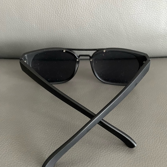 Sunglasses 🕶️ - Picture 3 of 3